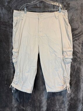 Riders by Lee Women's Light Beige Cargo Capris
